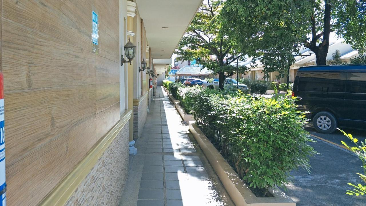 Reddoorz Premium @ Wireless Mandaue Cebu Hotell Exteriör bild