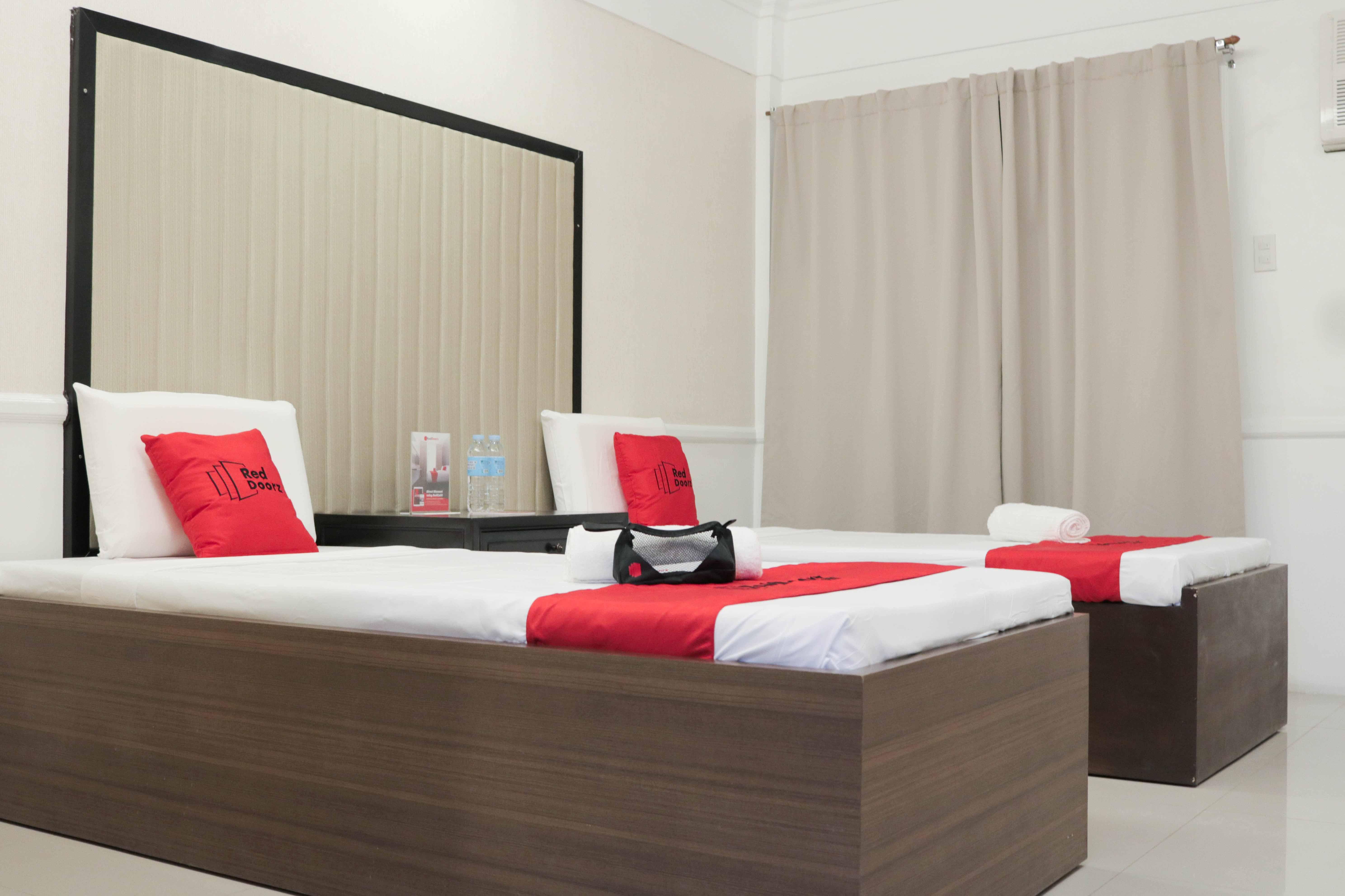 Reddoorz Premium @ Wireless Mandaue Cebu Hotell Exteriör bild