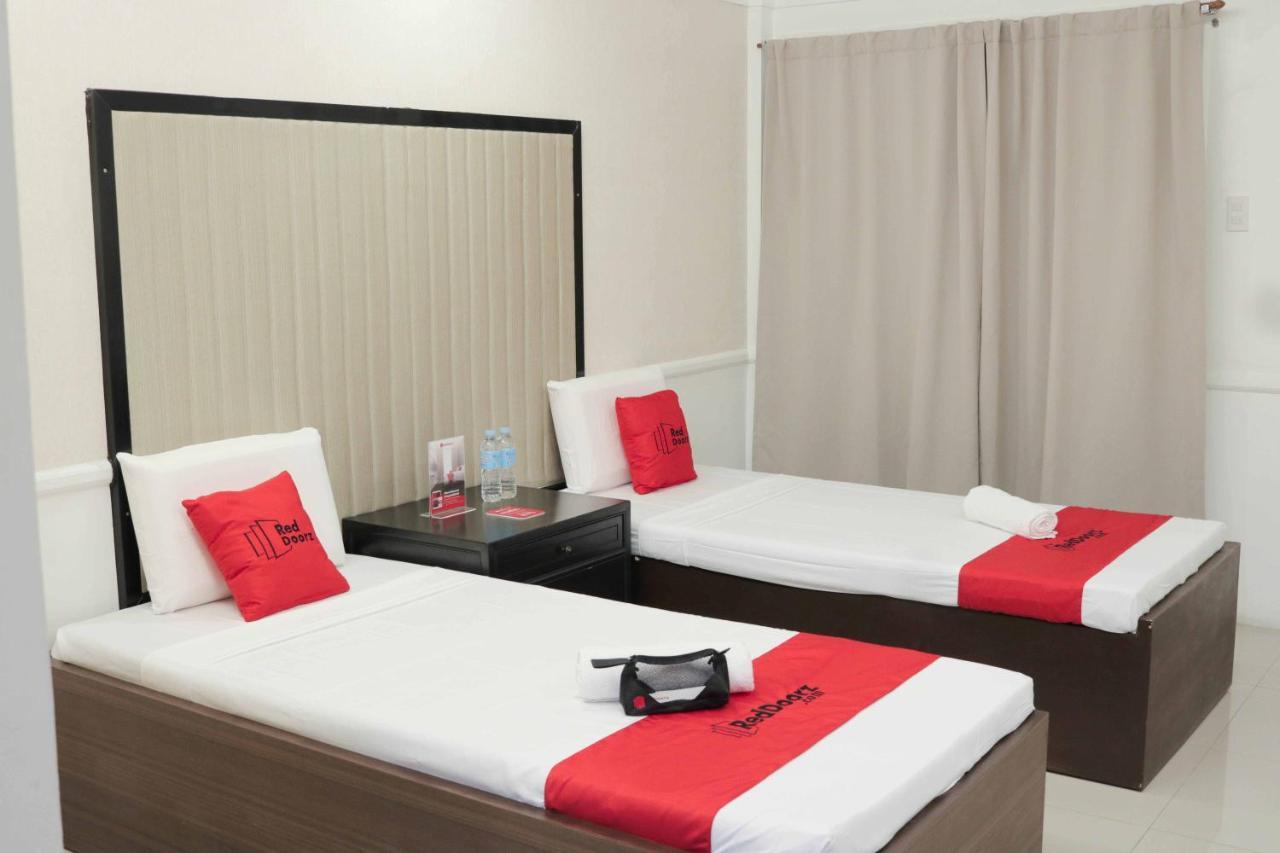 Reddoorz Premium @ Wireless Mandaue Cebu Hotell Exteriör bild